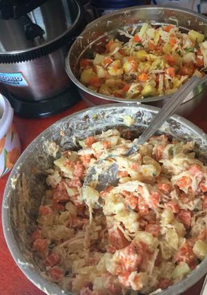 Una foto de Ensalada Cocida con Pollo