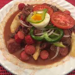 Una foto de Pique macho Cochabambino