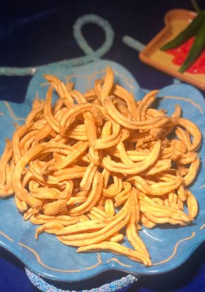 ચંપાકલી ગાંઠિયા (Champakali Ganthiya Recipe In Gujarati) રેસીપી મુખ્ય ફોટો