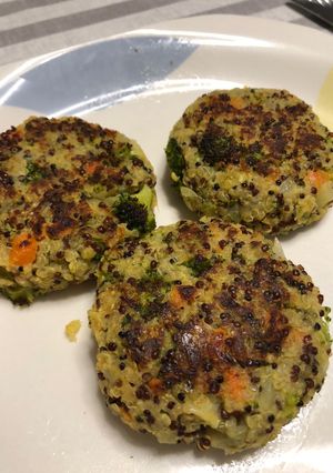Una foto de Hamburguesas de quinoa y brócoli