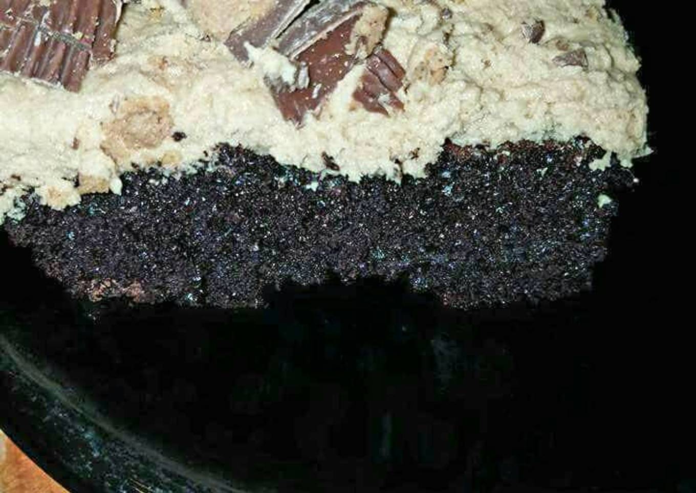 Chocolate cake with PB cups