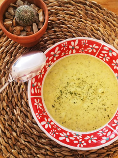 Una foto de Crema de calabacín con mambo cecotec