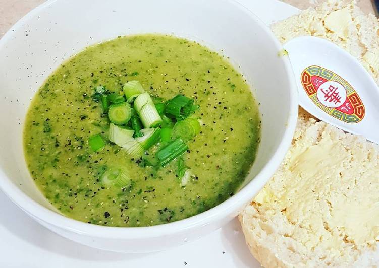 Steps to Prepare Award-winning Courgette, pea and mint soup