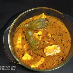 A picture of Paneer korma.