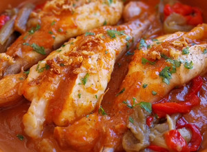 Foto principal de Colitas de rape con salsa de escalivada