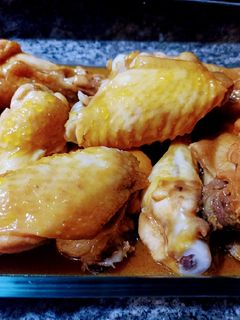 Una foto de Alitas adobadas en salsa