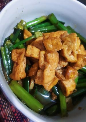 Foto resep Tumis daun bawang dan tahu