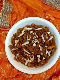 बेसन का हलवा (Besan ka Halwa Recipe in Hindi) रेसिपी मुख्य फोटो