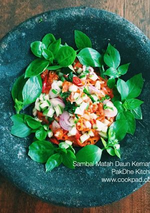 Foto resep Sambal Matah Daun Kemangi ala PakDhe Kitchen