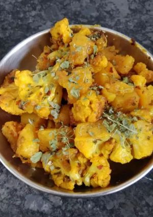 आलू गोभी की सब्जी (Aloo Gobhi Ki Sabji recipe in Hindi) रेसिपी मुख्य फोटो