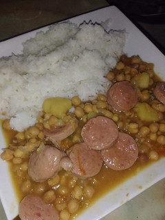 Una foto de Garbanzo con chorizo y arroz