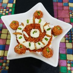 A picture of Zayka e shahi rabri with carrot halwa.