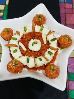 A picture of Zayka e shahi rabri with carrot halwa.