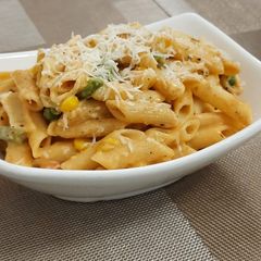 A picture of Creamy pasta.