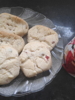 A picture of Vanilla tutti fruiti Cookies.