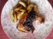 Una foto de pollo al horno con tocino