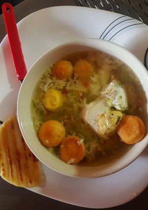 Una foto de Caldo De Huevo Con Bizcochos