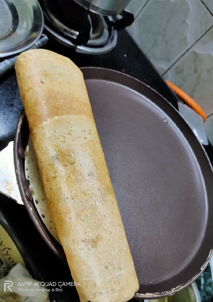 A picture of Rava dosa.