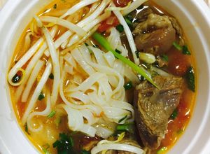 Hình của món Phở Bò Sốt Vang mà thiếu vang tại xứ hoa anh đào.