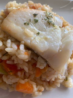 Una foto de Arroz de verduras con bacalao