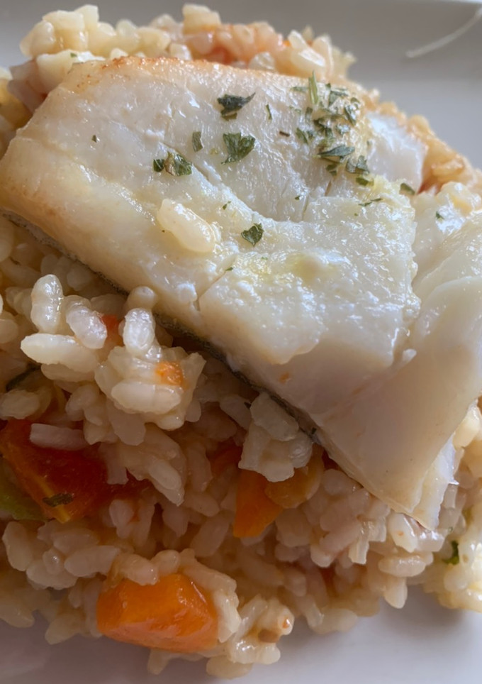 Una foto de Arroz de verduras con bacalao