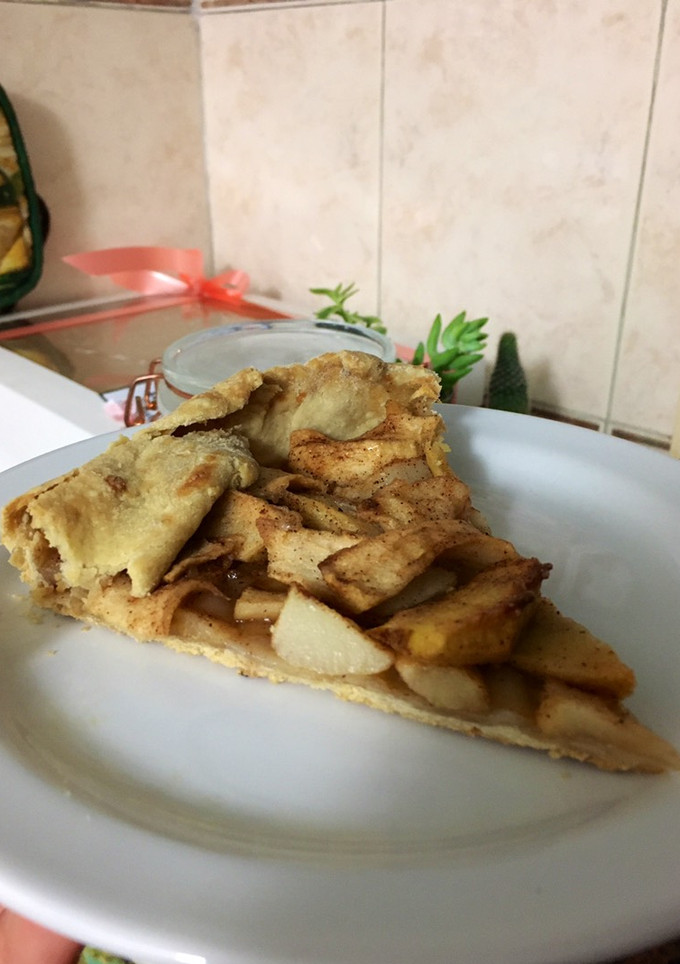 Una foto de Tarta de manzana 🍎, pera 🍐 y canela (vegano)