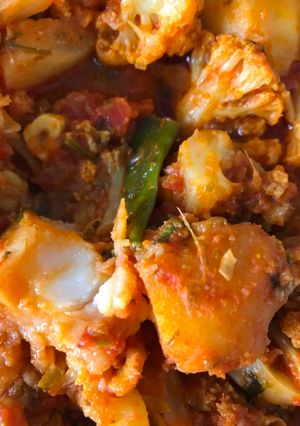 A picture of Potato and cauliflower curry.