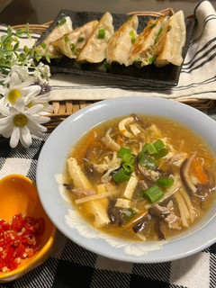 A picture of 酸辣湯.