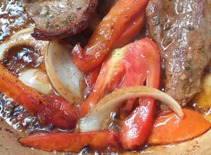 Foto de Bife com tomate e cebola