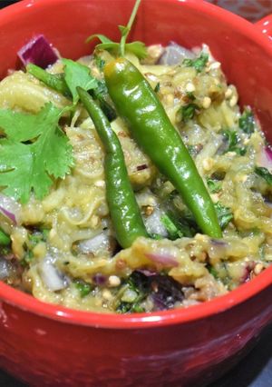 বেগুন পোড়া (begun pora recipe in Bengali) রেসিপির প্রধান ছবি