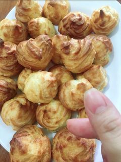 Hình của món Bánh Su kem trứng muối.