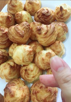 Hình của món Bánh Su kem trứng muối.