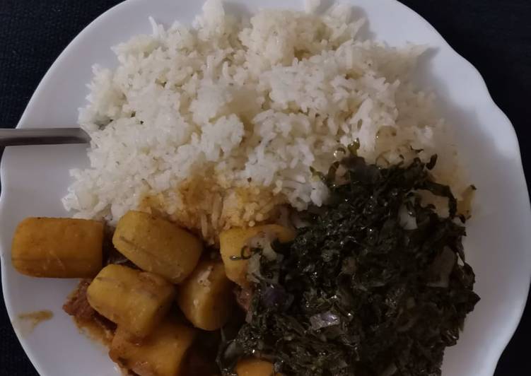 Rice, beef stew with bananas and greens