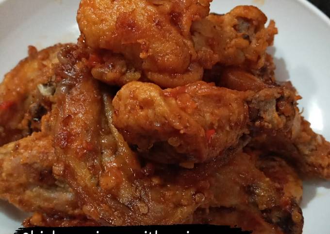 Chicken wings with spicy sauce