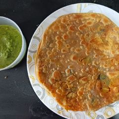 A picture of Cabbage and green onion paratha.