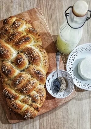 Foto di Treccia di pane al latticello a 6 capi, ricetta del riciclo 🌷