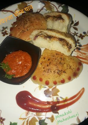 A picture of Super soft pizza bomb pav.
