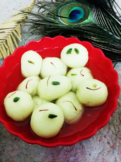 सूजी के रसगुल्ले (Sooji ke rasgulle recipe in Hindi) रेसिपी मुख्य फोटो