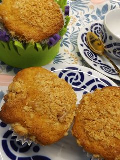 Una foto de Magdalenas crocantes con nueces y coco