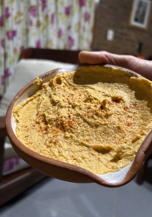Una foto de Hummus de garbanzos (!!)