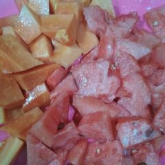 A picture of Papaya chaat.