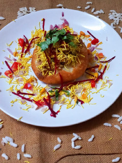 ભેળ કચોરી વડોદરા ફેમસ (Bhel Kachori Vadodara Famous Recipe In Gujarati) રેસીપી મુખ્ય ફોટો