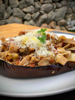Una foto de Berenjenas rellenas de pasta casera