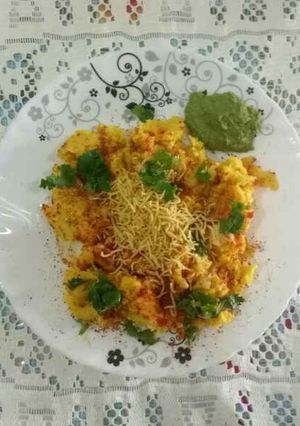 A picture of Surat famous surti locho with locho chutney | street food recipe.