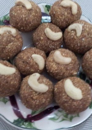 A picture of Whole wheat laddhu.