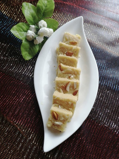 सूजी बर्फी (Suji barfi recipe in Hindi) रेसिपी मुख्य फोटो