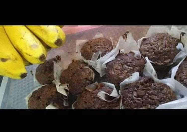 Simple Way to Prepare Speedy Chocolate banana muffins 😋