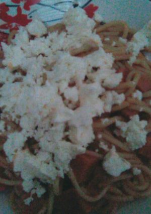 Una foto de Rica pasta con Queso casero 🍝