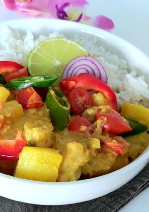 Une photo de Curry de lotte à l'ananas
