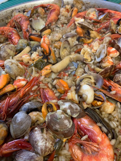 Una foto de Paella marisco
